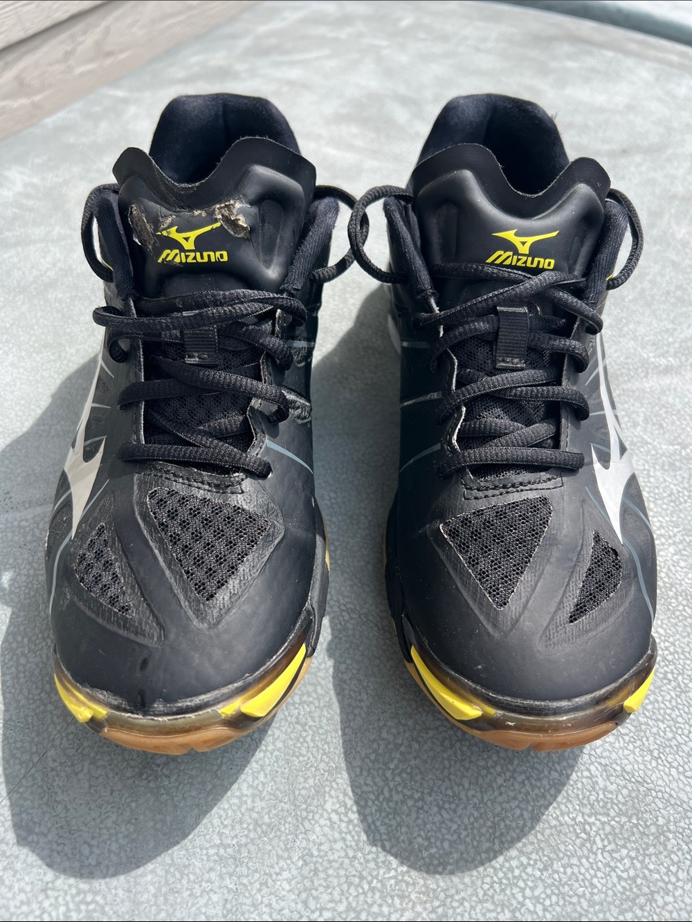 Mizuno Wave Lightening Z Volleyball Black and Yellow Sports Shoes Women’s Size 8